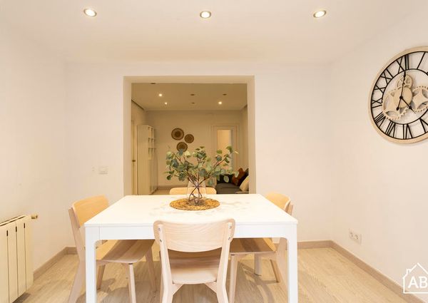 3-Bedroom Apartment with Private Terrace in Eixample