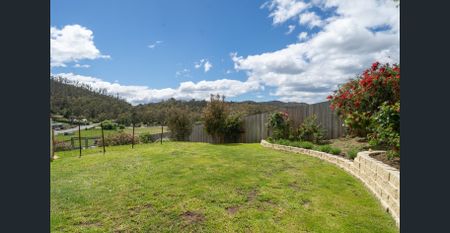 Charming Sandstone Home - Photo 2