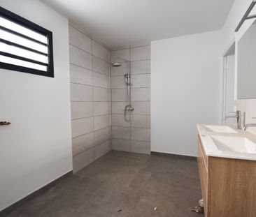Location Maison 4 pièces 104m² ST DENIS 97490 - Photo 4
