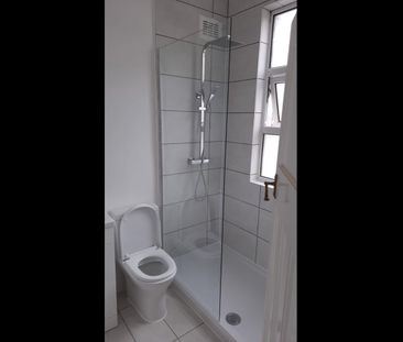 Room in a Shared Flat, Halesworth Road, SE13 - Photo 2