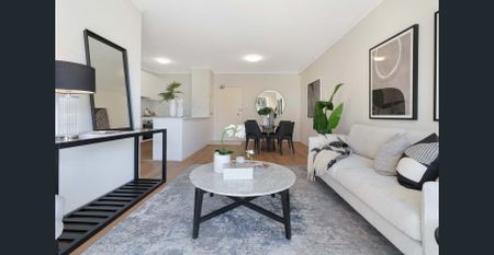 Stunning Ultra Contemporary Living - Photo 3