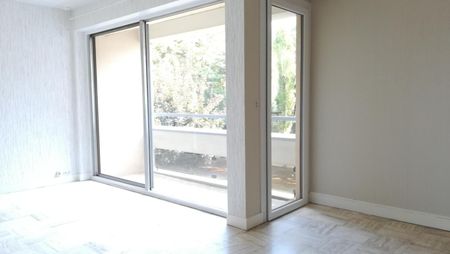 Location Appartement 2 pièces 58m² CAUDEBEC LES ELBEUF 76320 - Photo 3