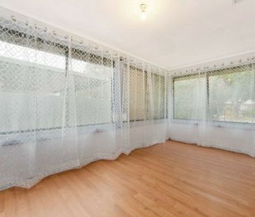 Family-Friendly Comfort in Elizabeth South - Photo 2