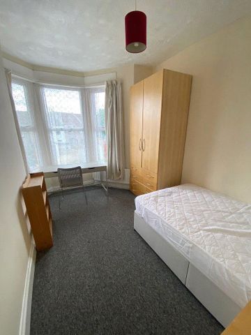 5 bedroom terraced house to rent - Photo 5