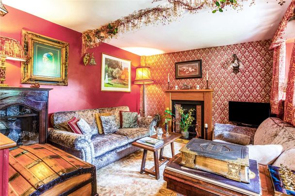 Wonderful Two Bedroom Cottage located in Stow-on-the-Wold. - Photo 1