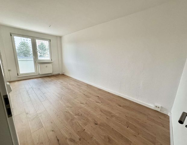 *FAMILIENFREUNDLICHE – ERSTBEZUGWOHNUNG MIT EINGEZÄUNTER PARKANLAGE – HELLE 3 RAUM WOHNUNG- WE69 * - Foto 1