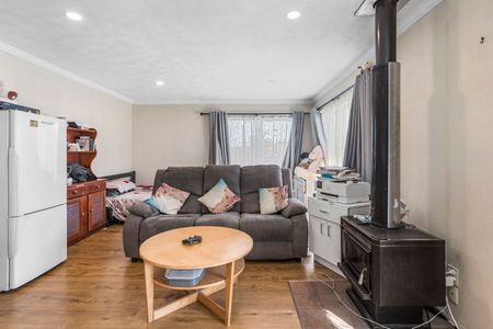 Spacious Home - Unbeatable Location - Photo 5