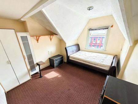 1 bedroom in a house share to rent - Photo 2