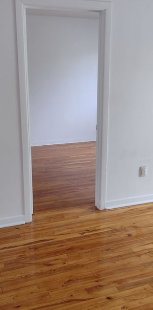 4 1/2 App. 1er étage Rue Laurier Long. - Photo 1