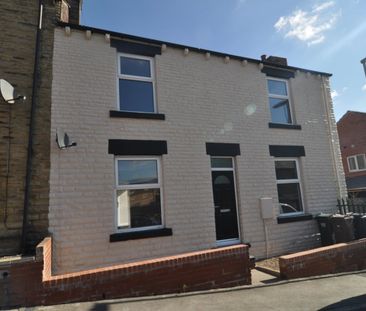 1 bed Flat - To Let - Photo 4