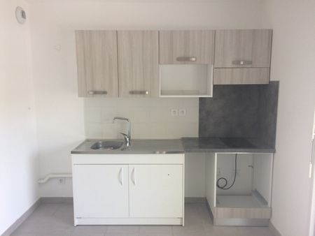 Location Appartement 2 pièces 40m² MARSEILLE 11ème - Photo 3