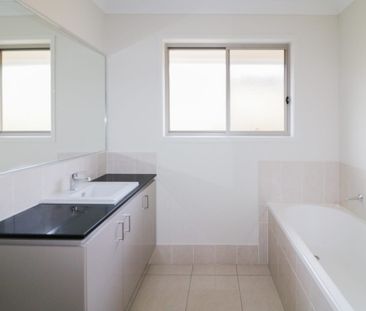 Freestanding, Single Level Family Home - Photo 1