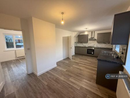 3 bedroom terraced house to rent - Photo 5