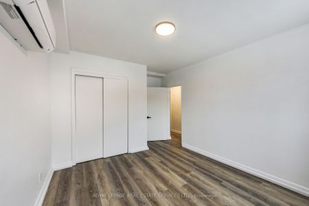 Multiplex For Lease | W8141926 - Photo 3