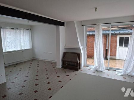 A deux pas de la gare, maison de ville avec garage et jardin comprenant: Hall, salon-séjour ou... - Photo 3