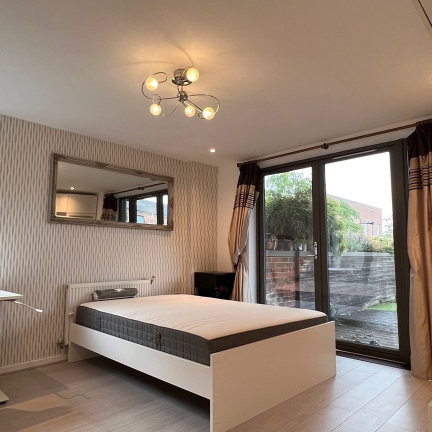 3 Bed Flat, Charford Road, E16 - Photo 1