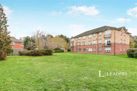 2 bedroom property to rent Parry Drive, Weybridge, KT13 - Photo 3