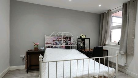 Room in a Shared Flat, Ilkeston Road, NG7 - Photo 3