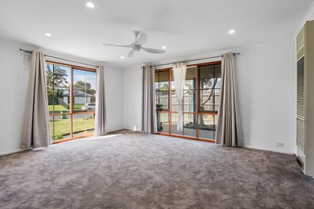 25 Cameron Way, Pakenham VIC 3810 - House For Rent | Domain - Photo 2