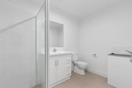 Charming 2-Bedroom House in Port Macquarie - Photo 3