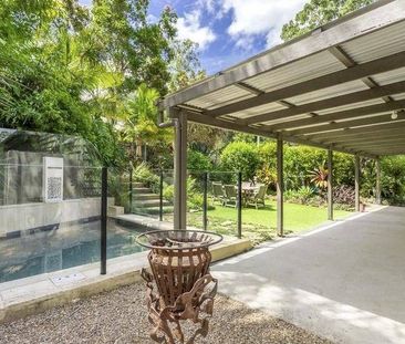 Elegant Queenslander Retreat at 31 Topaz Street - Photo 2