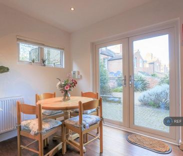 2 bedroom maisonette to rent - Photo 6