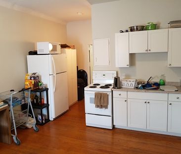 394 Brock St Unit 1 - Photo 5