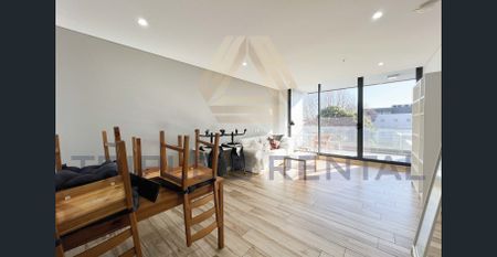 FURNISHED ONE BEDROOM ONE BATHROOM APARTMENT WITH PARKING SPACE! - Photo 2