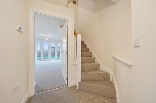 3 bedroom semi-detached house to rent - Photo 1