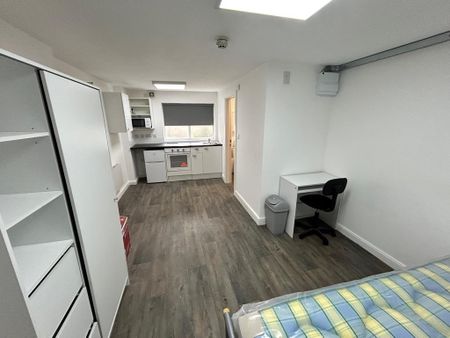 Studio to rent - Photo 3