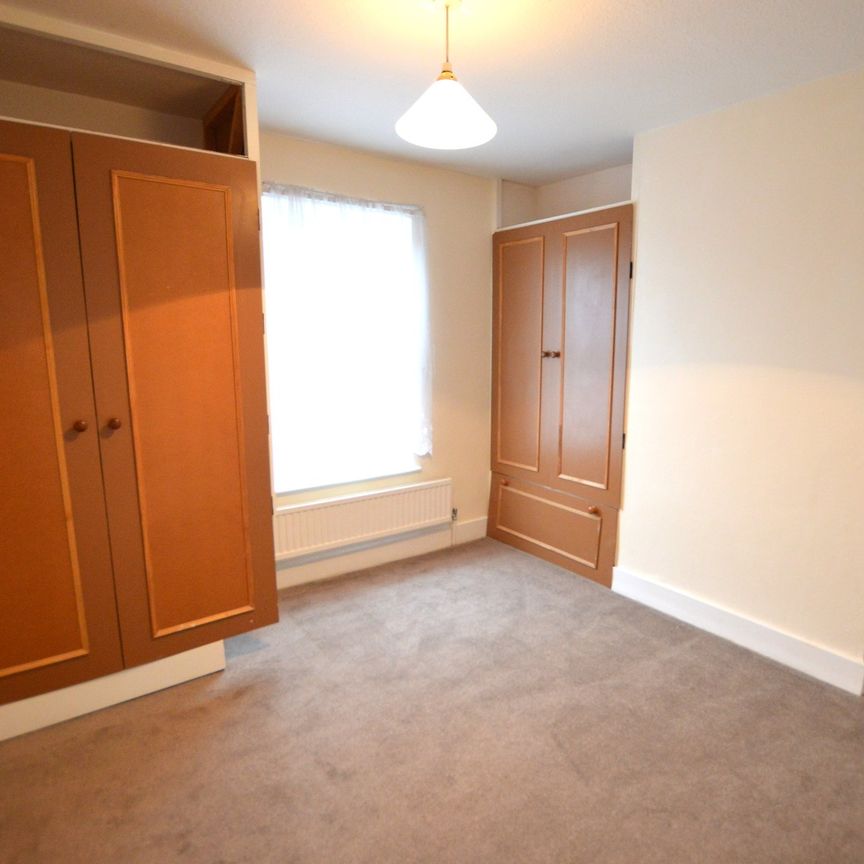 Kent Road, kent, London - Photo 1