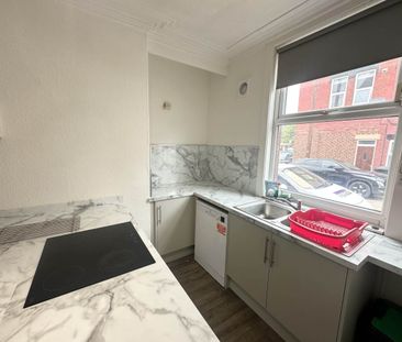 Glebe Avenue (Room 4), Kirkstall, Leeds - Photo 1