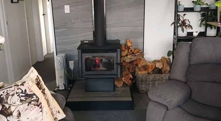 Cosy Refurbished Retreat Close to Town - Photo 4