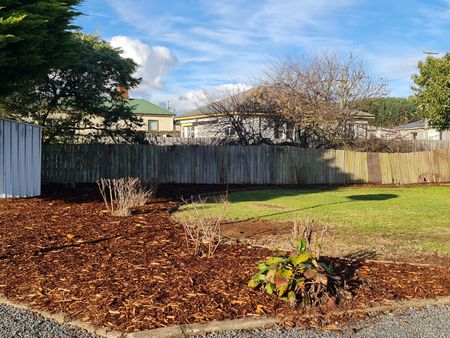 Spacious Family Rental - Photo 2