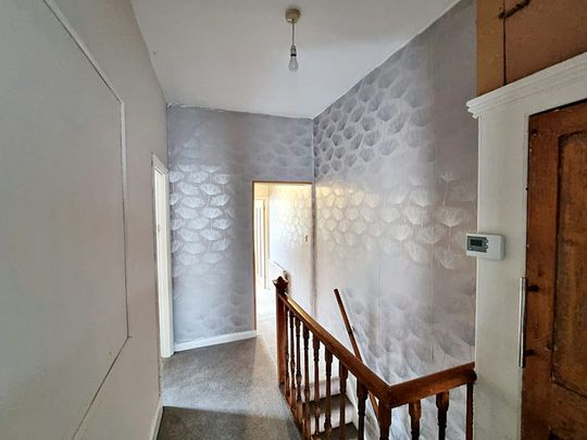 Flat to rent on - Photo 1