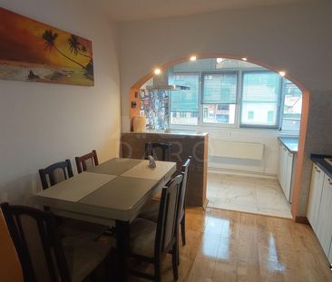 Închiriază Apartament 3 camere 1848 - Fotografie 3