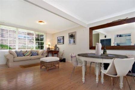 12/58 Golf Avenue, Mona Vale. - Photo 2