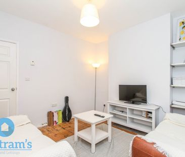 2 bed Mid Terraced House for Rent - Photo 2