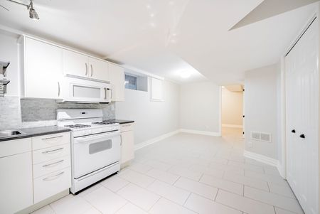 For Lease - 1041 St Clarens Avenue Unit# Basement, Toronto, Ontario - Photo 5