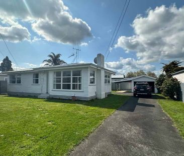 Charming Three-Bedroom Home with Single Garage - Photo 1