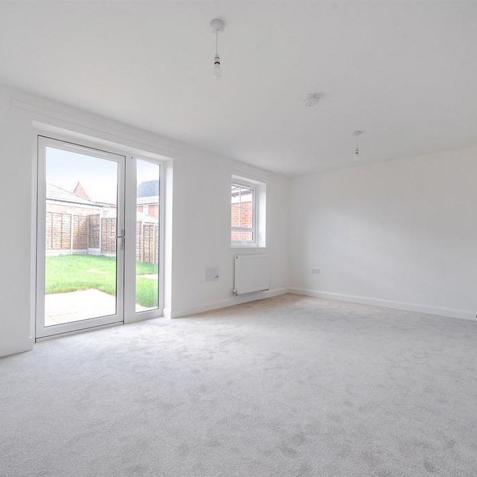 3 bedroom semi-detached house to rent - Photo 1