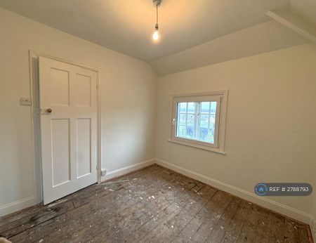 3 bedroom semi-detached house to rent - Photo 2