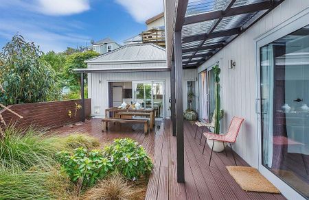 Sunny Mt Vic cottage with garden and views - Photo 3