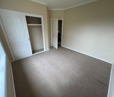 Classic 3Br Family Home in Point Cook! - Photo 5