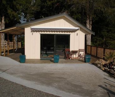 Charming 1BR Home with rural outlook and views - Photo 3