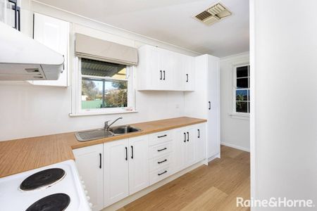 TIDY TICHBOURNE - Photo 3