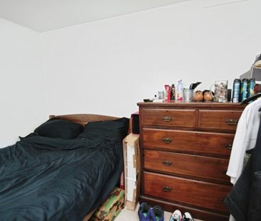 2 bedroom end of terrace house to rent - Photo 2