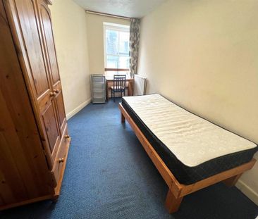 4 bedroom flat to rent - Photo 4