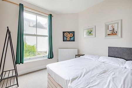 3 bedroom flat to rent - Photo 4