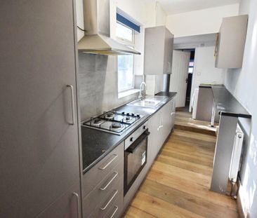 3 bedroom end of terrace house to rent - Photo 6